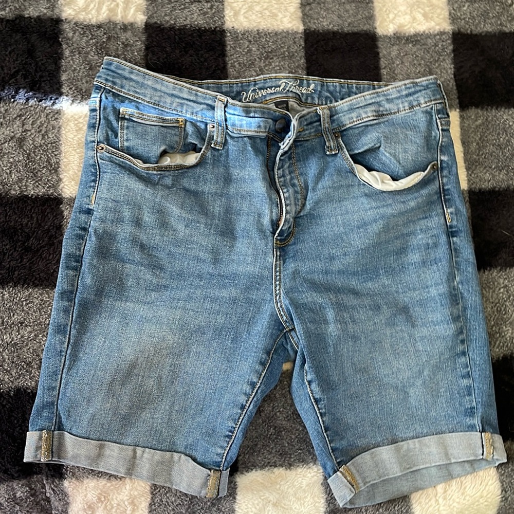 Universal Thread shorts